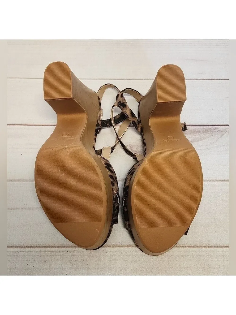 American Rag Jamie Printed Strappy Animal Print Platforms Size 10.5 New In Box
